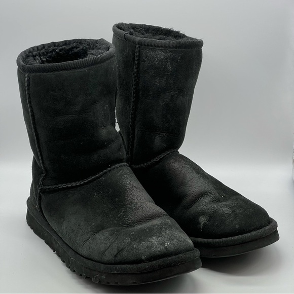Ugg Classic Short Black Boots - Picture 1 of 11